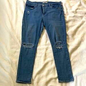 Women’s Distressed Levi’s